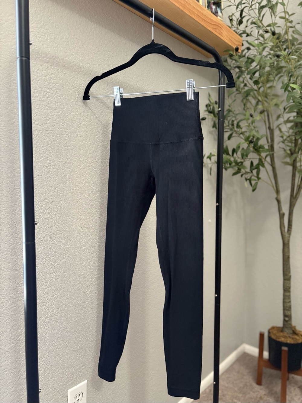 lululemon athletica Black Ribbed High-Rise Leggings Women’s Size 0